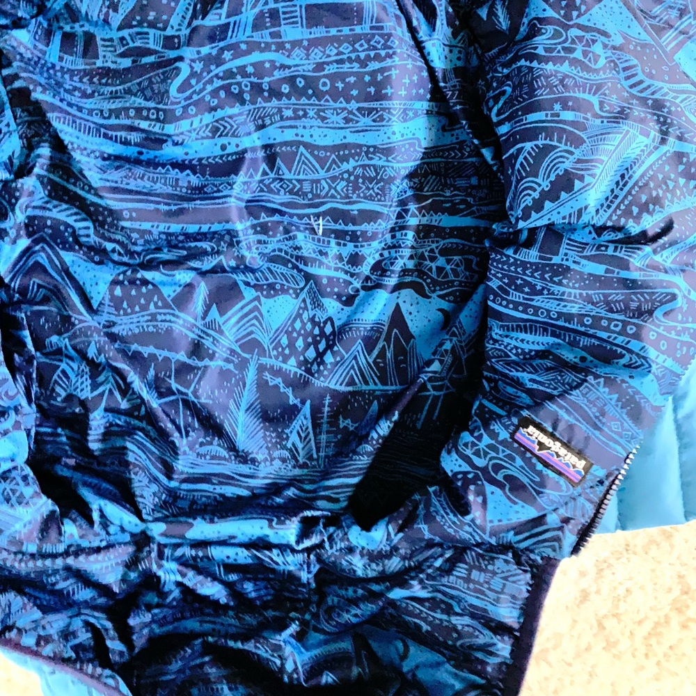 Patagonia reversible down jacket. 4t